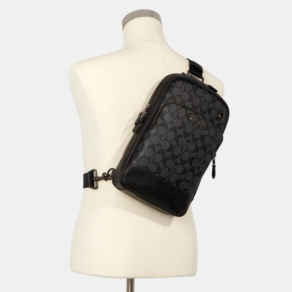 Coach Graham Pack In Signature Canvas - Picture 1 of 8